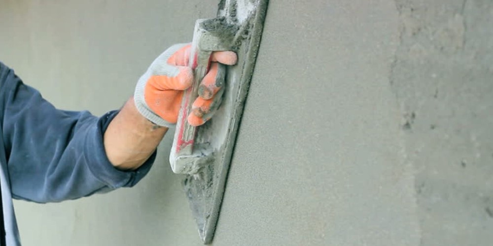 Как исправить кривую штукатурку стен